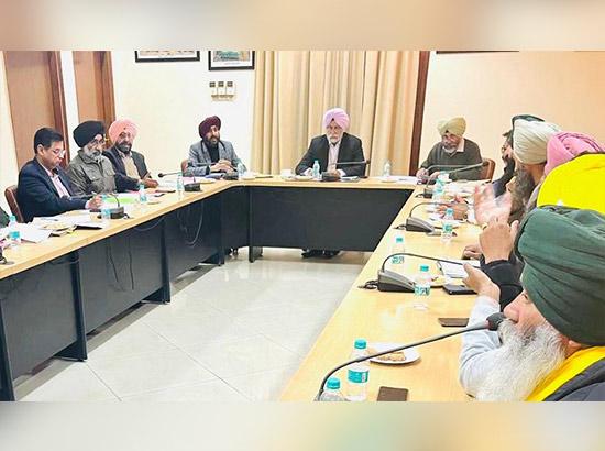 ਪੀ.ਏ.ਯੂ ਕੈਂਪ ਆਫਿਸ ਸੈਕਟਰ-70 ਵਿਖੇ ਗੰਨਾ ਵਿਕਾਸ ਕਮੇਟੀ ਦੀ  ਮੀਟਿੰਗ ਹੋਈ